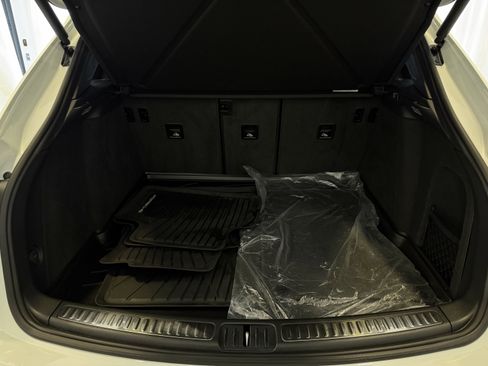 Certified 2025 Porsche Macan image 28