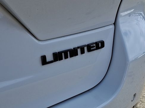 Used 2023 Jeep Grand Cherokee Limited w/ Black Appearance Package image 31