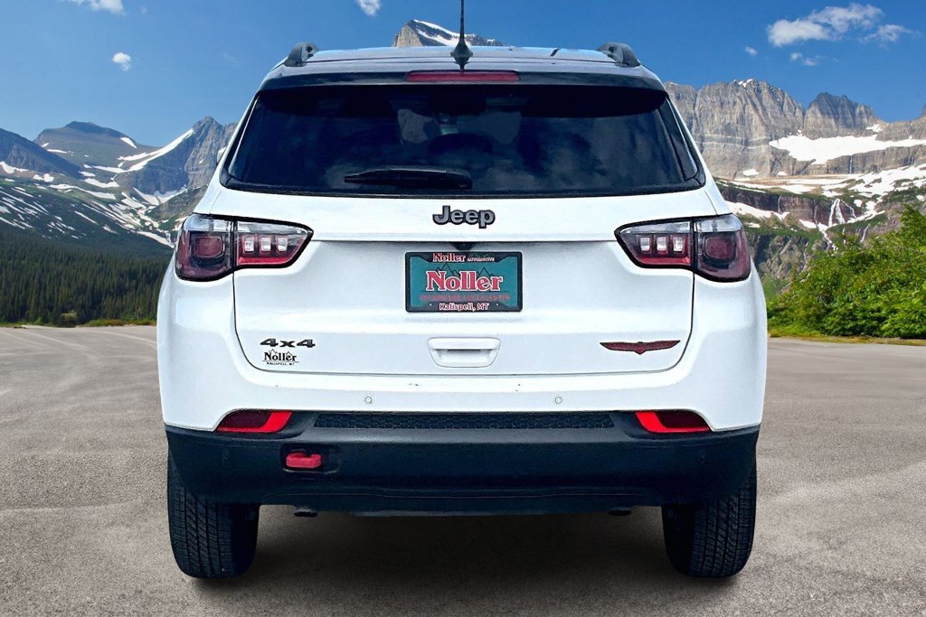 Used 2025 Jeep Compass Trailhawk AWD/4WD image 4
