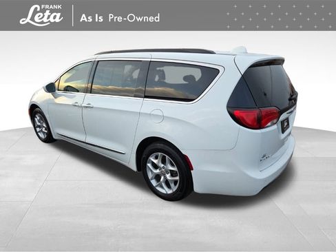 Used 2017 Chrysler Pacifica Touring-L w/ Tire & Wheel Group image 8