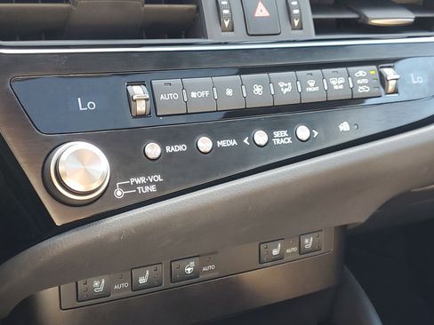 Used 2025 Lexus ES 350 w/ Premium Package image 34