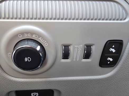Used 2022 Jeep Wagoneer Series III w/ Premium Group I AWD/4WD image 16