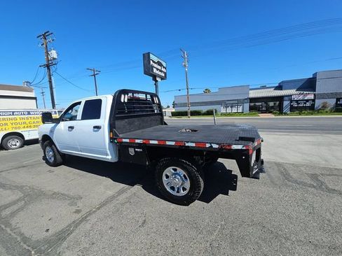 Used 2024 RAM 2500 Tradesman w/ Chrome Appearance Group AWD/4WD image 4