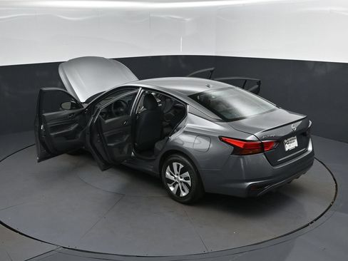 Used 2025 Nissan Altima 2.5 S FWD image 2