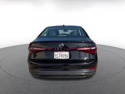 Used 2025 Volkswagen Jetta SE image 12