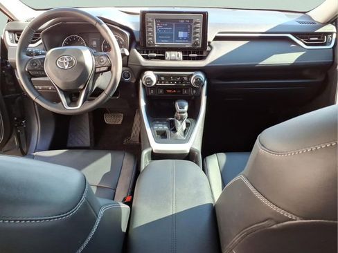 Used 2021 Toyota RAV4 XLE Premium image 23