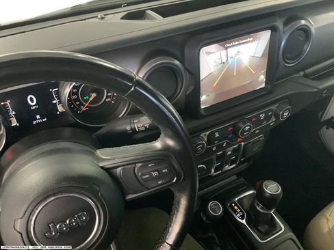 Used 2021 Jeep Gladiator Willys image 9