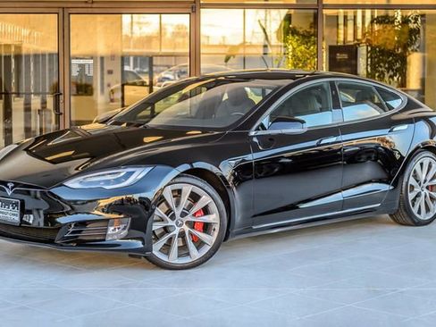 Used 2021 Tesla Model S Performance image 2