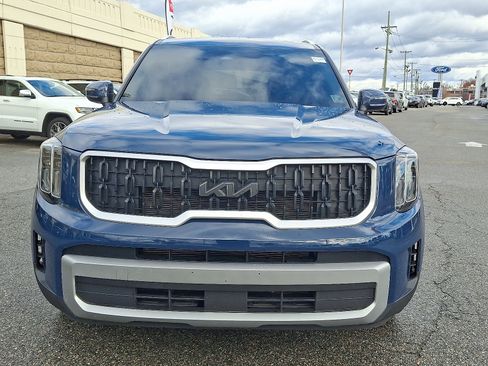 Used 2023 Kia Telluride EX w/ EX Captain's Chair Package image 2