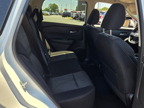 Used 2025 Nissan Rogue SV FWD image 15