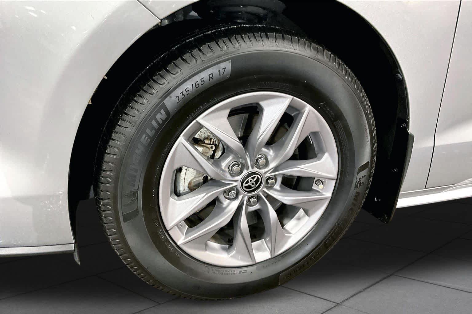 Certified 2024 Toyota Sienna LE FWD image 11