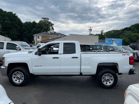 Used 2019 Chevrolet Silverado 2500 W/T AWD/4WD image 2