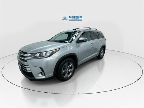 Used 2017 Toyota Highlander Limited Platinum w/ Carpet Mat Package image 6