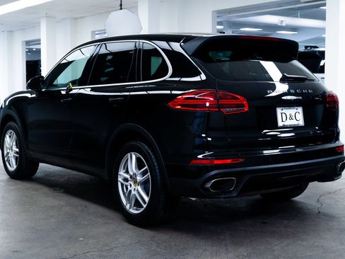 Used 2016 Porsche Cayenne AWD/4WD image 4