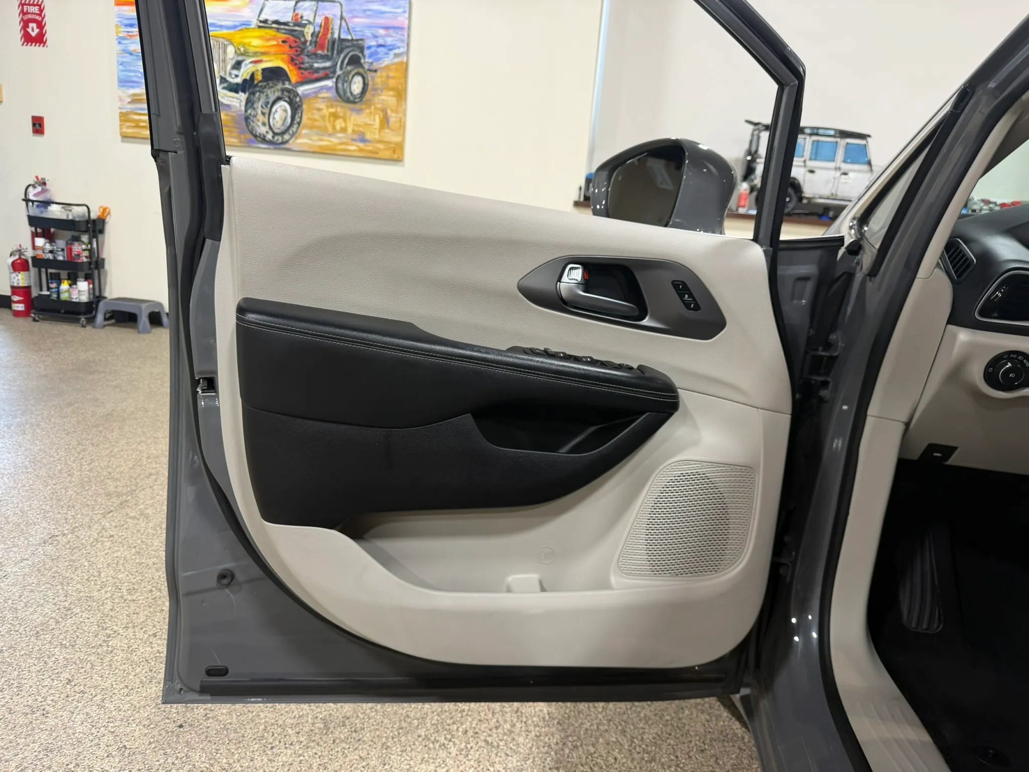Used 2022 Chrysler Pacifica Touring-L FWD image 23