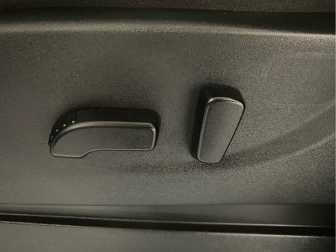 Used 2024 Nissan Frontier SV w/ Technology Package image 11