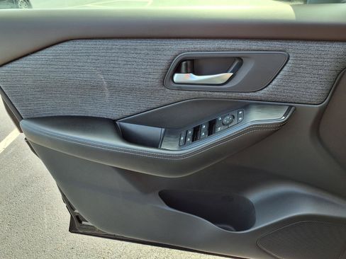 Used 2021 Nissan Rogue SV AWD/4WD image 16