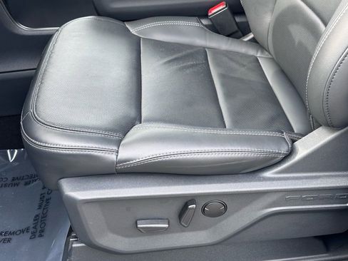 Used 2025 Ford Expedition Platinum image 29