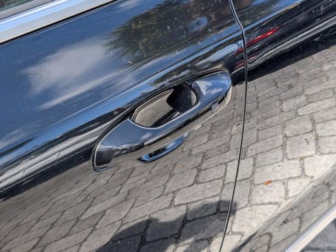 Used 2024 Kia Telluride EX w/ EX Captain's Chair Package image 16