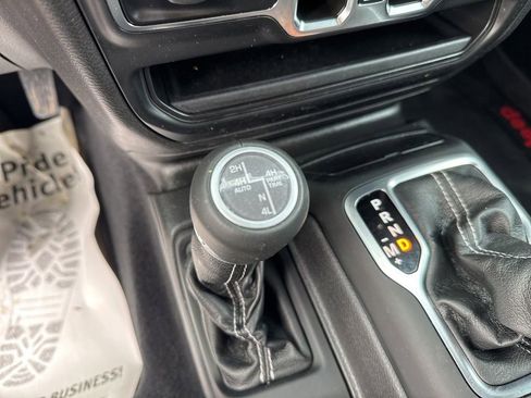 Used 2022 Jeep Wrangler Unlimited Sahara w/ Cold Weather Group AWD/4WD image 25