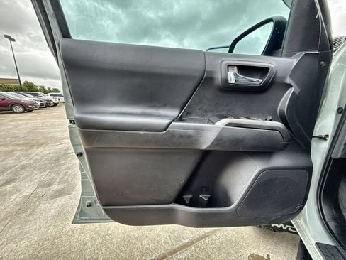Used 2022 Toyota Tacoma TRD Sport w/ Technology Package AWD/4WD image 13