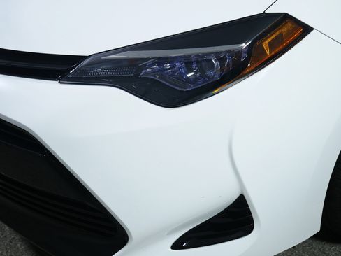 Used 2017 Toyota Corolla LE FWD image 16