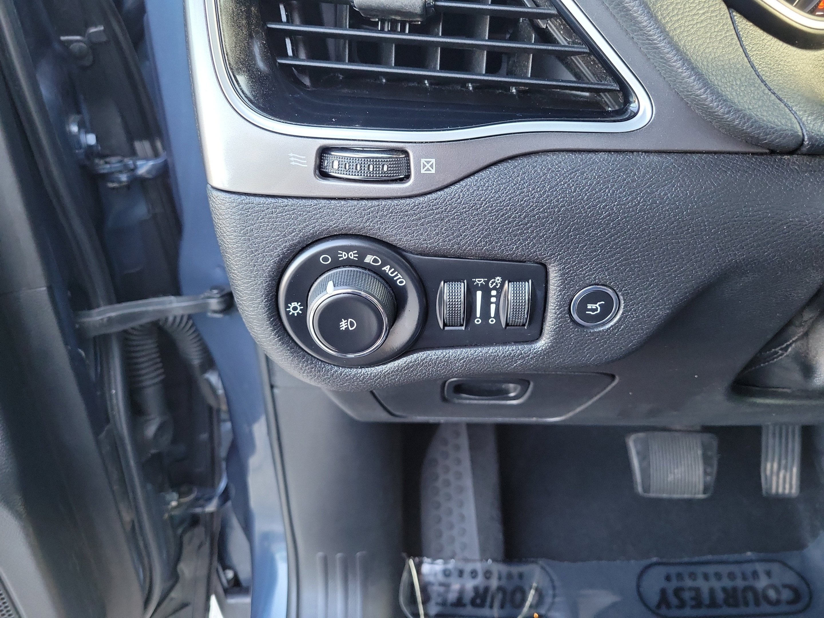 Used 2019 Jeep Cherokee Limited AWD/4WD image 26