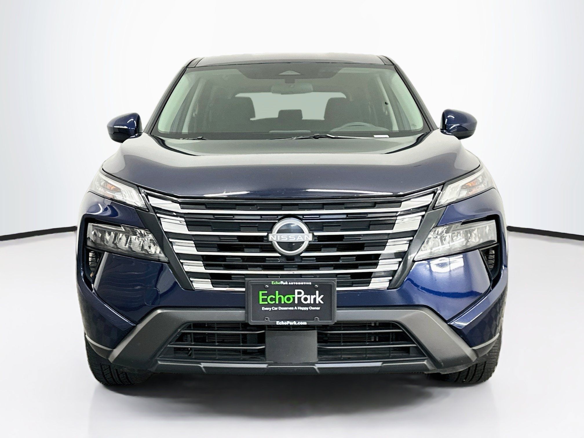 Used 2025 Nissan Rogue SV AWD/4WD image 2