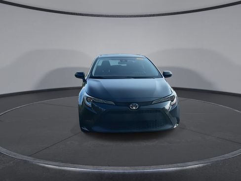 Used 2022 Toyota Corolla LE FWD image 3