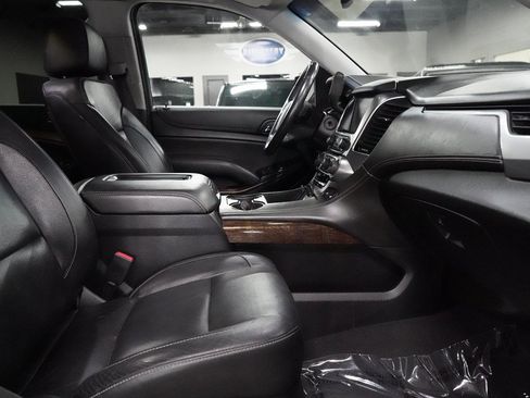 Used 2020 Chevrolet Suburban LT AWD/4WD image 24