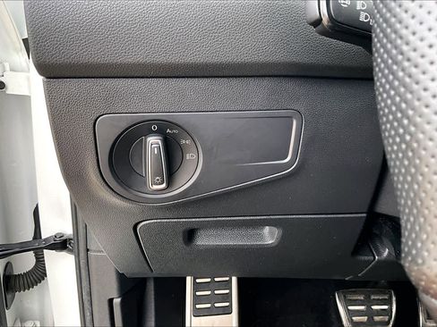 Used 2022 Volkswagen Tiguan SE R-Line FWD image 32