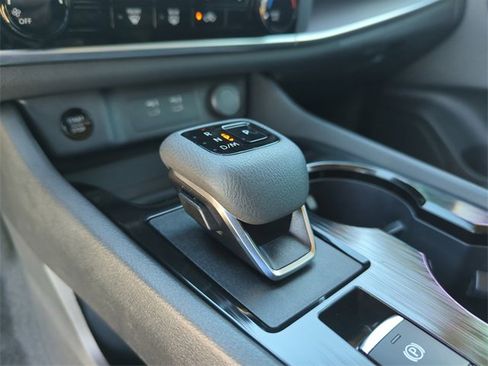 Certified 2025 Nissan Rogue S image 33