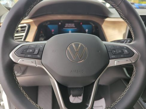 Used 2024 Volkswagen Atlas SE FWD image 46
