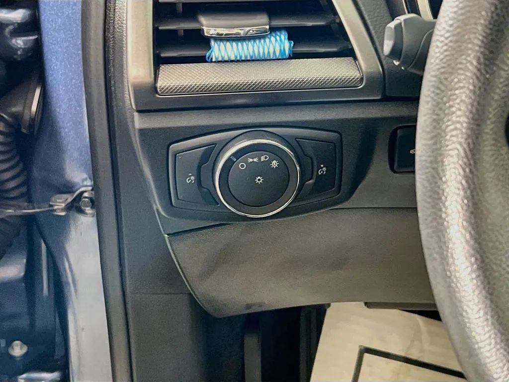Used 2019 Ford Fusion SE FWD image 11