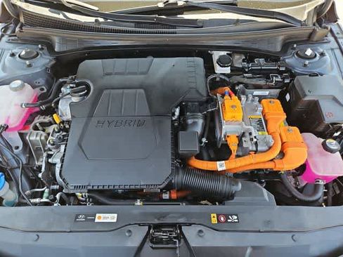Used 2022 Hyundai Elantra Limited FWD image 12