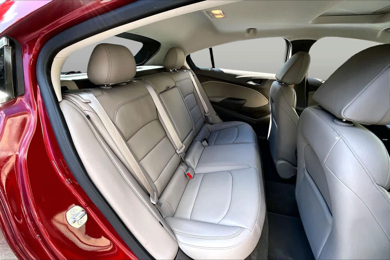 Used 2017 Chevrolet Cruze Premier FWD image 21