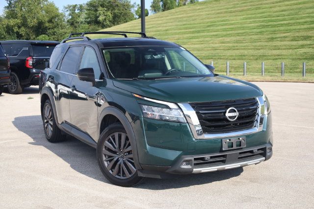 Used 2023 Nissan Pathfinder SL w/ SL Premium Package AWD/4WD image 2