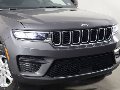 Used 2025 Jeep Grand Cherokee Laredo RWD image 47
