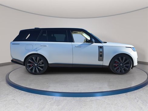 Certified 2024 Land Rover Range Rover SV image 4