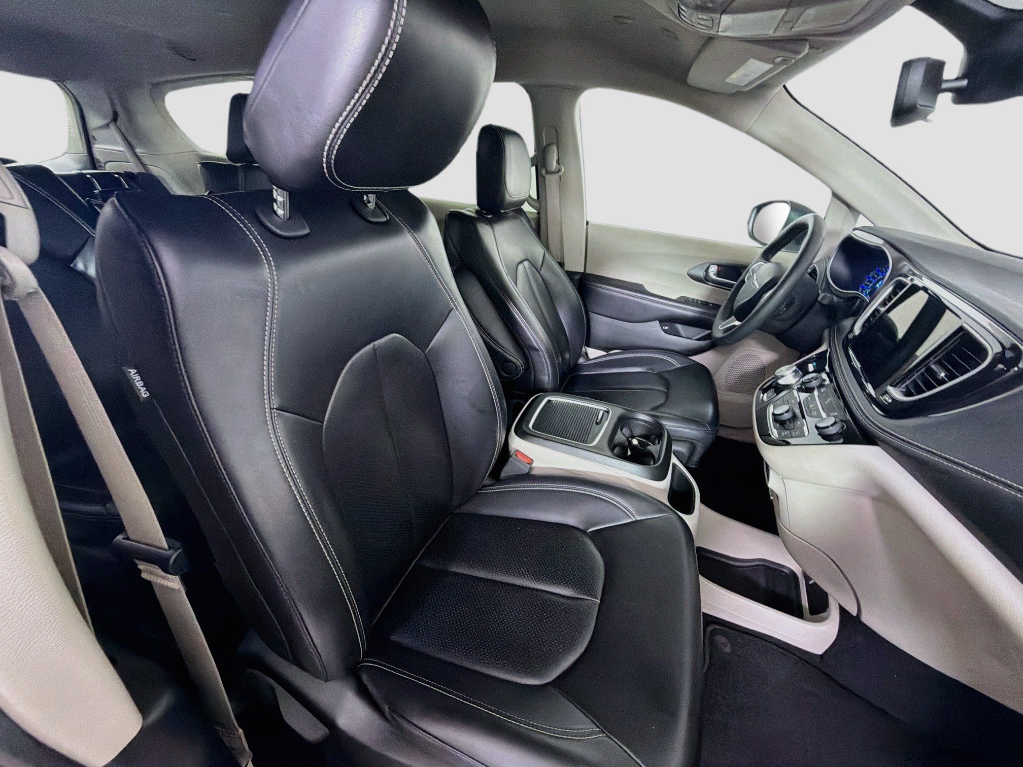 Used 2023 Chrysler Pacifica Touring-L FWD image 33