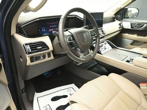 Certified 2023 Lincoln Navigator Reserve AWD/4WD image 9