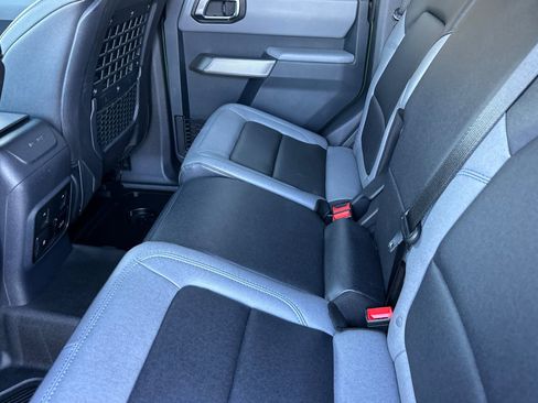 Used 2023 Ford Bronco Black Diamond w/ Sasquatch Package image 12