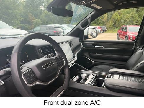 Used 2022 Jeep Wagoneer Series II AWD/4WD image 18