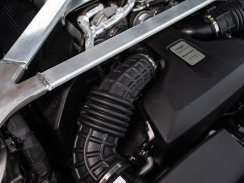 Used 2021 Aston Martin V8 Vantage Roadster RWD image 60