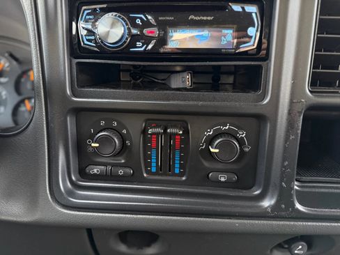 Used 2006 Chevrolet Silverado 1500 LT w/ Light Duty Power Package image 19