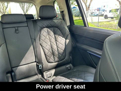 Used 2024 BMW X7 xDrive40i image 15