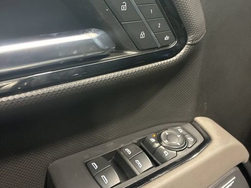 Used 2023 Chevrolet Silverado 1500 ZR2 w/ Technology Package AWD/4WD image 15