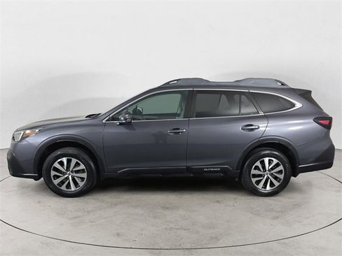 Used 2020 Subaru Outback Premium image 2