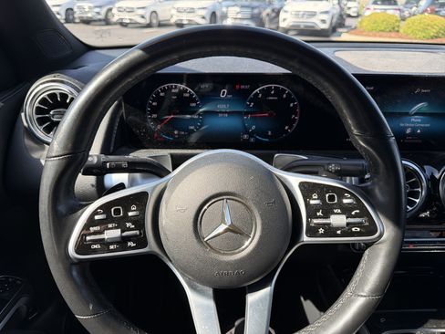 Certified 2022 Mercedes-Benz GLB 250 4MATIC image 18