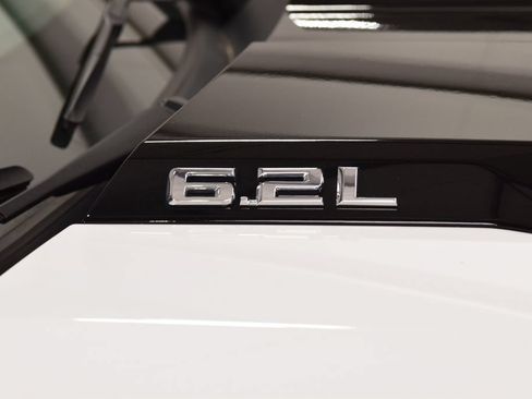 Used 2023 Chevrolet Silverado 1500 ZR2 w/ Technology Package AWD/4WD image 18